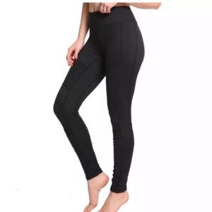 High waisted, size medium, like-Alo Moto leggings